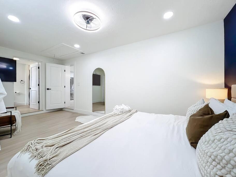 Poolside Paradise Near Siesta Key Beach 사라소타 외부 사진