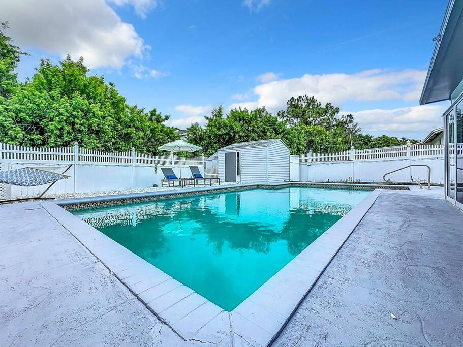 Poolside Paradise Near Siesta Key Beach 사라소타 외부 사진