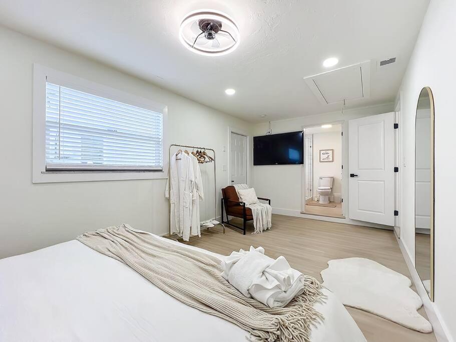 Poolside Paradise Near Siesta Key Beach 사라소타 외부 사진