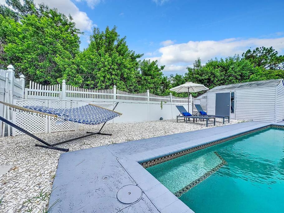 Poolside Paradise Near Siesta Key Beach 사라소타 외부 사진