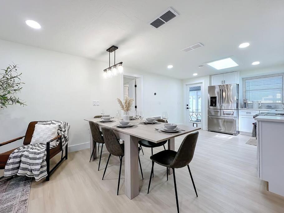 Poolside Paradise Near Siesta Key Beach 사라소타 외부 사진