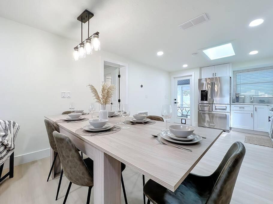 Poolside Paradise Near Siesta Key Beach 사라소타 외부 사진