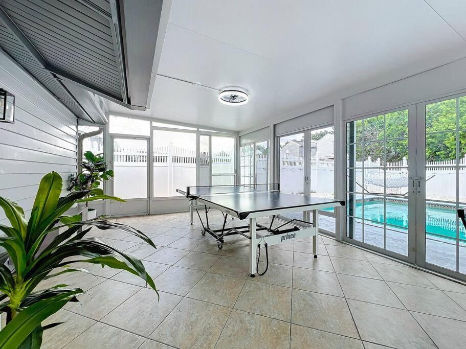 Poolside Paradise Near Siesta Key Beach 사라소타 외부 사진